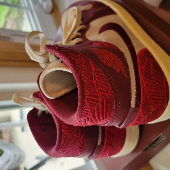 Air Jordan 1 Mid SE Tiki Leaf Team Red DZ2820-601 Women Size 5 - Picture 4 of 7